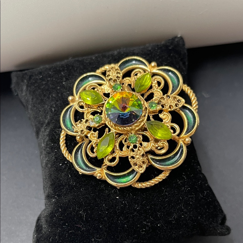 2.4.26-14Vintage Rivoli Watermelon Centerpiece & Green Cabochons & Enamel Brooch